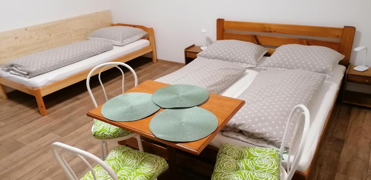 Booking Trzni Decin Exterior foto