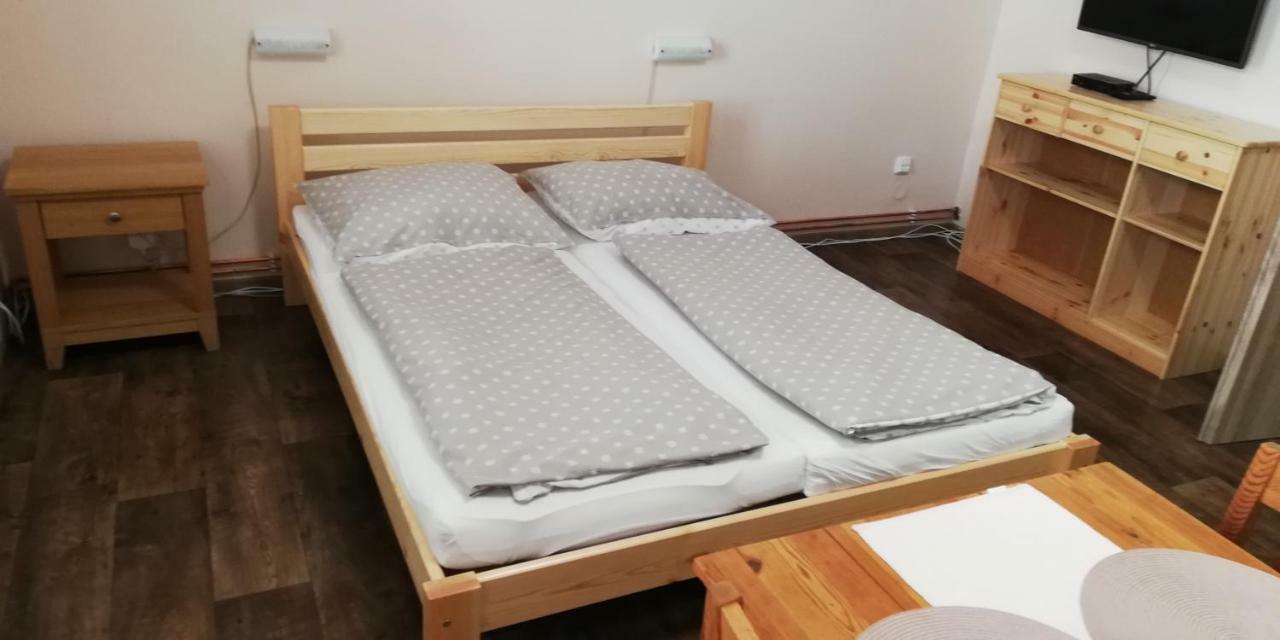 Booking Trzni Decin Exterior foto